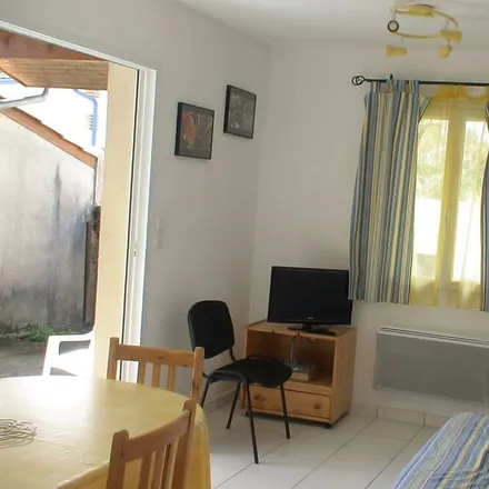 Rent this 2 bed house on unknown Chemin de Lasnauzes in 47300 Bias, France
