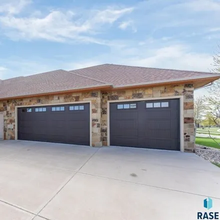 Image 2 - 4923 East Mangrove Street, Sioux Falls, SD 57110, USA - House for sale