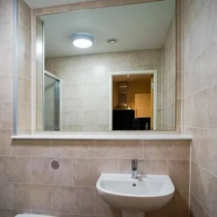 Image 7 - Gladstone Building, Flats 1-37, 1 Saint James Row, Cathedral, Sheffield, S1 2EU, United Kingdom - Apartment for rent