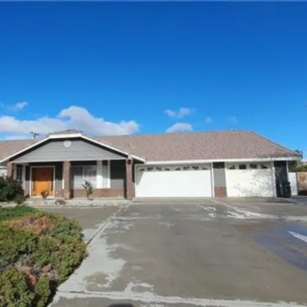 Image 3 - 13841 Choco Road, Apple Valley, CA 92307, USA - House for rent