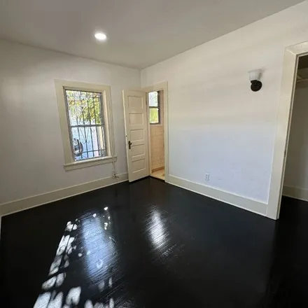 Image 3 - 2141 Commonwealth Avenue, Los Angeles, CA 90027, USA - Apartment for rent
