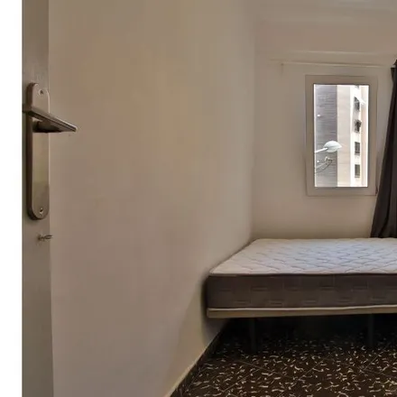 Rent this 3 bed room on Carrer del Baró de San Petrillo in 59, 46020 Valencia