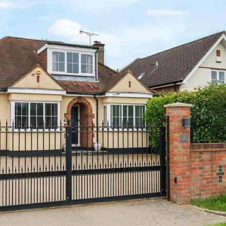 Rent this 5 bed house on Belsham Close in Chesham, HP5 2EP