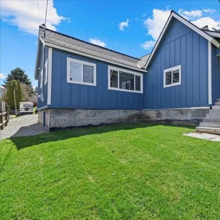 Buy this 3 bed house on 250 West Dakota Avenue in Roslyn, Kittitas County