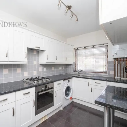 Rent this 2 bed apartment on Oak Tree Close in London, W5 2AQ