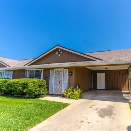 Buy this 2 bed house on 17 Putter Ln in New Smyrna Beach, Florida