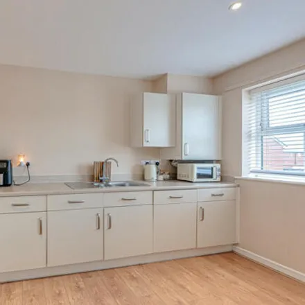 Image 5 - George Court, Stroud Green, SS4 1FU, United Kingdom - Apartment for sale