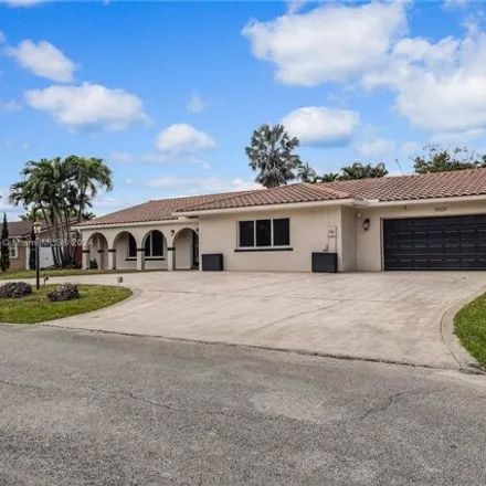 Image 2 - 19320 East Saint Andrews Drive, Country Club, Hialeah Gardens, FL 33015, USA - House for sale