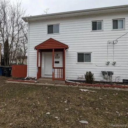 Rent this 3 bed townhouse on 32098 Clare Court in Westland, MI 48186