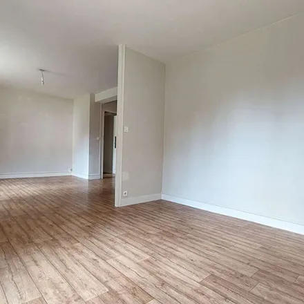 Rent this 5 bed apartment on Rue Charles Corbeau in 27000 Évreux, France