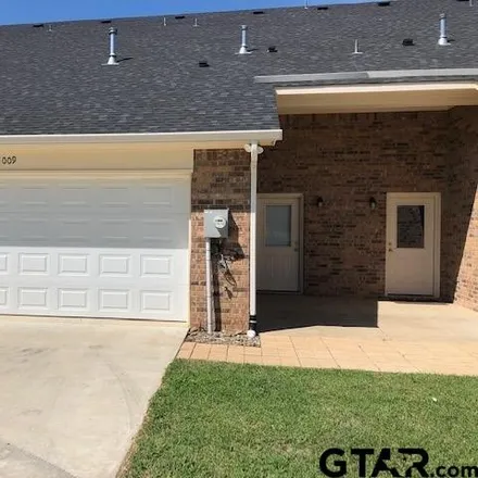 Rent this studio duplex on 16375 County Road 178 in Smith County, TX 75703