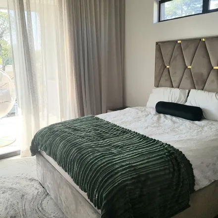 Rent this 3 bed apartment on 4th Street in Houghton Estate, Johannesburg