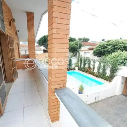 Rent this 3 bed house on Rua General Câmara in Tabajaras, Uberlândia - MG