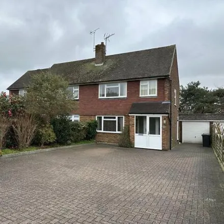 Rent this 3 bed house on Stone Cross Farm in Stone Cross Road, Wadhurst