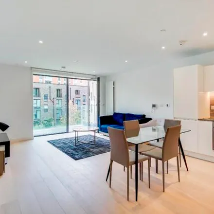 Rent this 2 bed room on Fairwater House in 1 Bonnet Street, London