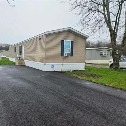 Buy this studio apartment on 6781 Apple Lane in Freedom Township, OH 44255