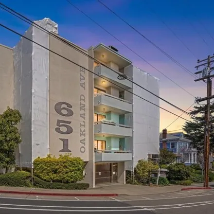 Buy this 2 bed condo on 651 Oakland Avenue in Oakland, CA 94611