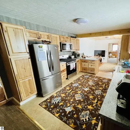 Image 3 - 2630 East Saint Charles Road, Ithaca, Emerson Township, MI 48847, USA - House for sale