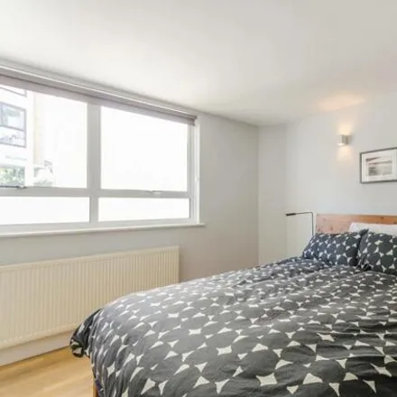 Image 4 - 1a Avening Terrace, London, SW18 5EH, United Kingdom - Townhouse for rent