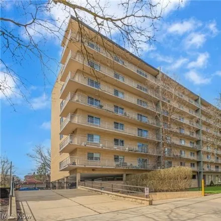 Buy this 2 bed condo on Lake Edge Condominiums in Lake Avenue, Cleveland