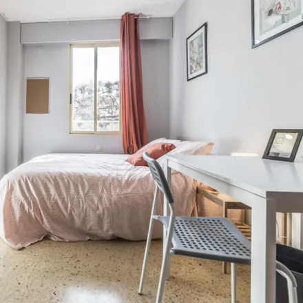 Rent this 5 bed room on Fet de Vidre in Plaça del Dramaturg Faust Hernández Casajuana, 3