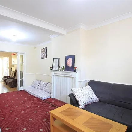 Rent this 3 bed duplex on The Crossways in London, TW5 0JH