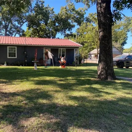 Buy this 2 bed house on 639 South 4th Avenue in Durant, OK 74701