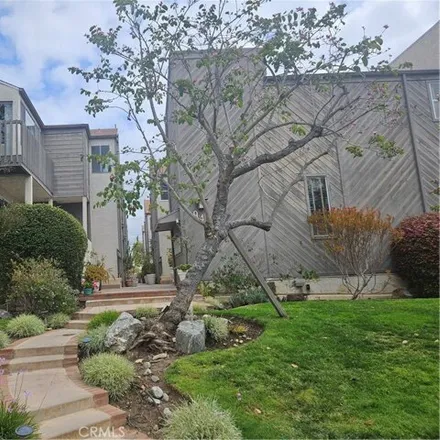 Rent this 3 bed house on 21st Court in Santa Monica, CA 90403