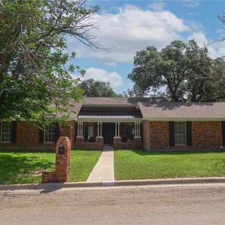 Buy this 3 bed house on 704 Oakpark Drive in Brownwood, TX 76801