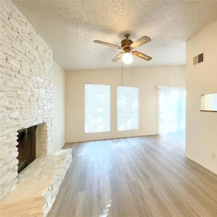 Image 2 - 1013 Fieldwood Drive, Austin, TX 78758, USA - Apartment for rent