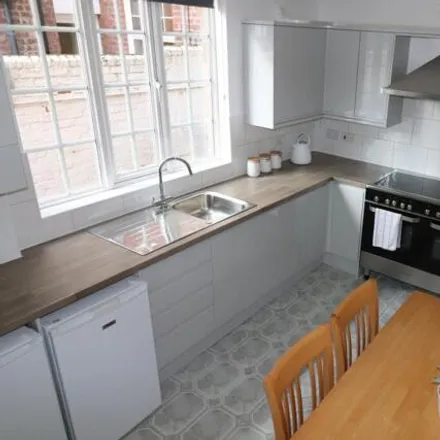 Rent this 8 bed townhouse on Whipcord Lane in Chester, CH1 4DF