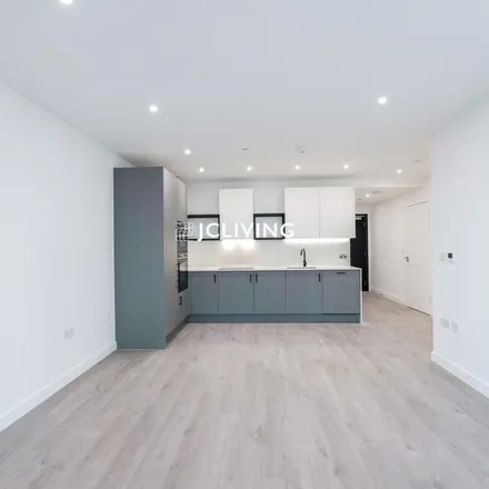 Rent this 1 bed apartment on Green Lanes in London, N4 2ZF