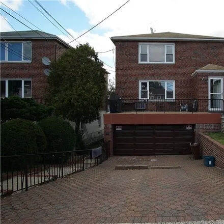 Buy this 7 bed townhouse on 1624 Ohm Avenue in New York, NY 10465