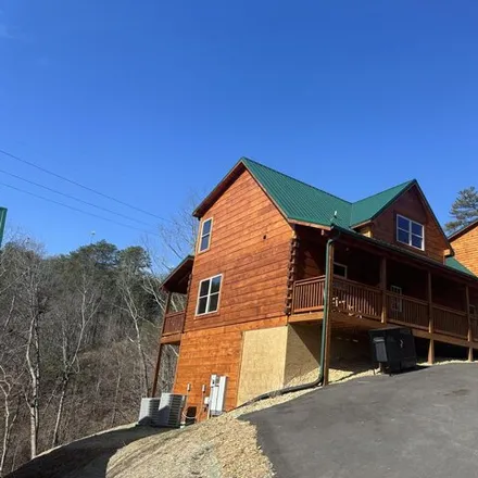 Buy this 5 bed house on Pine Mountain Road in Pigeon Forge, TN 37863