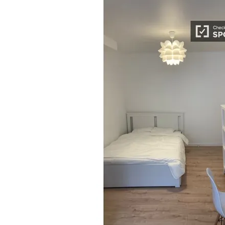 Rent this 6 bed room on Rue Léonard de Vinci - Leonardo da Vincistraat 18 in 1000 Brussels, Belgium