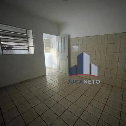 Rent this 2 bed house on Rua Albuquerque Lins in Parque São Vicente, Mauá - SP