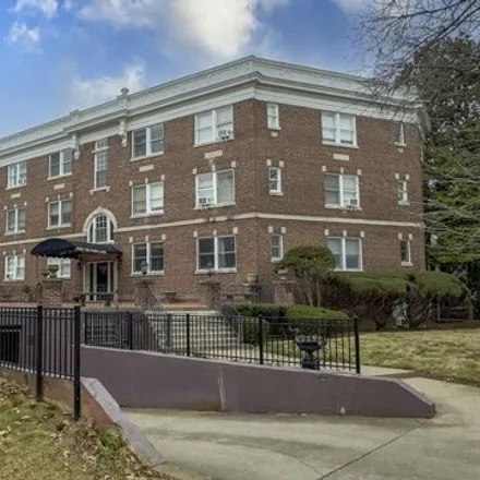 Buy this 1 bed condo on 2023 Eastern Parkway in Highlands, Louisville