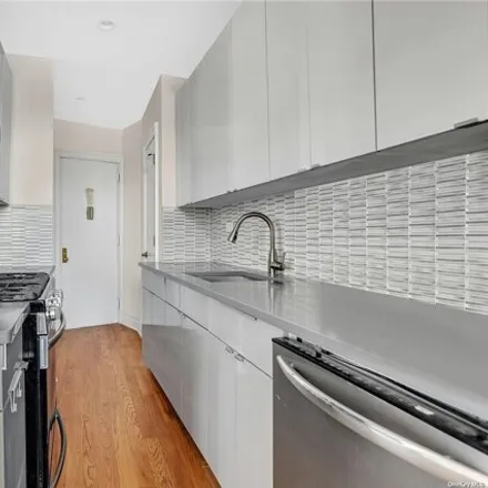 Image 7 - 142-46 Sanford Avenue, New York, NY 11355, USA - Condo for sale