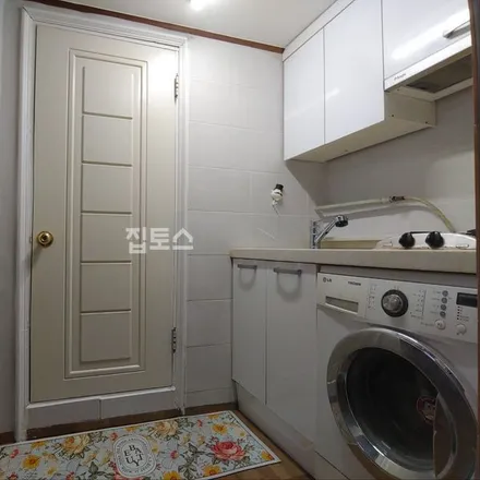 Rent this studio apartment on 서울특별시 강남구 논현동 262-30