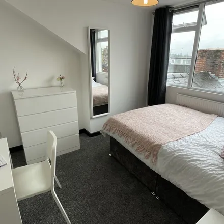 Rent this 8 bed apartment on Jane's Walk in Chester, CH1 4HX