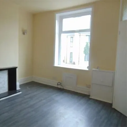 Image 2 - Abingdon Road, Padiham, BB12 7DZ, United Kingdom - Townhouse for rent