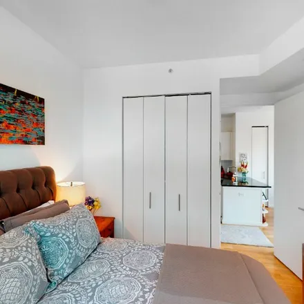Rent this 2 bed apartment on The View in 46-30 Center Boulevard, New York