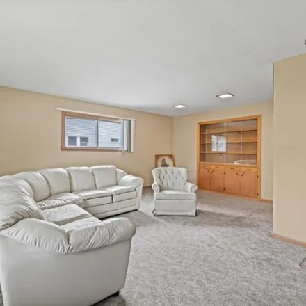 Image 4 - 570 N 66th St, Wauwatosa, Wisconsin, 53213 - House for sale
