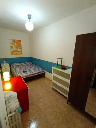 Rent this 2 bed room on Avinguda de la República Argentina in 45, 08023 Barcelona