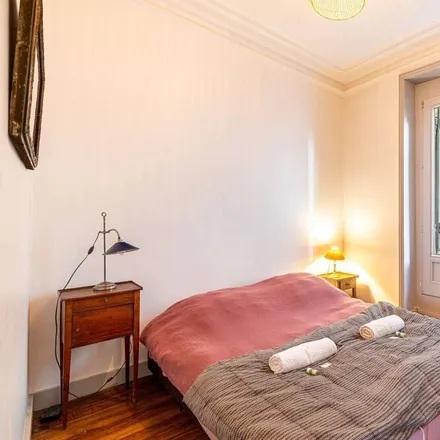 Rent this 2 bed apartment on 75019 Paris