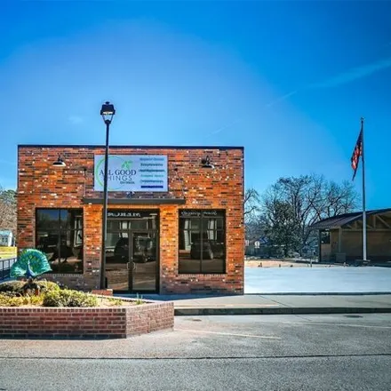 Image 3 - The Pink Poodle, 104 North Main Street, Broken Bow, OK 74728, USA - House for sale