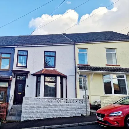 Rent this 3 bed townhouse on School Road in Cymmer, SA13 3HR