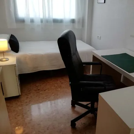 Rent this 3 bed room on Carrer del Riu Jalón in 46011 Valencia, Spain
