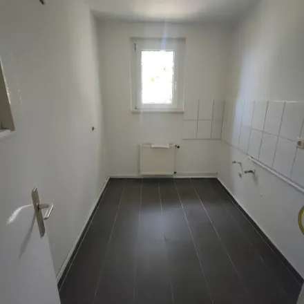 Rent this 4 bed apartment on Straße des Friedens 78 in 06217 Merseburg, Germany