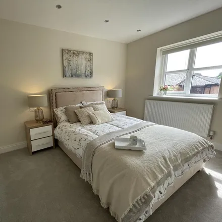 Rent this 4 bed house on Redan Road in Aldershot, GU12 4YS